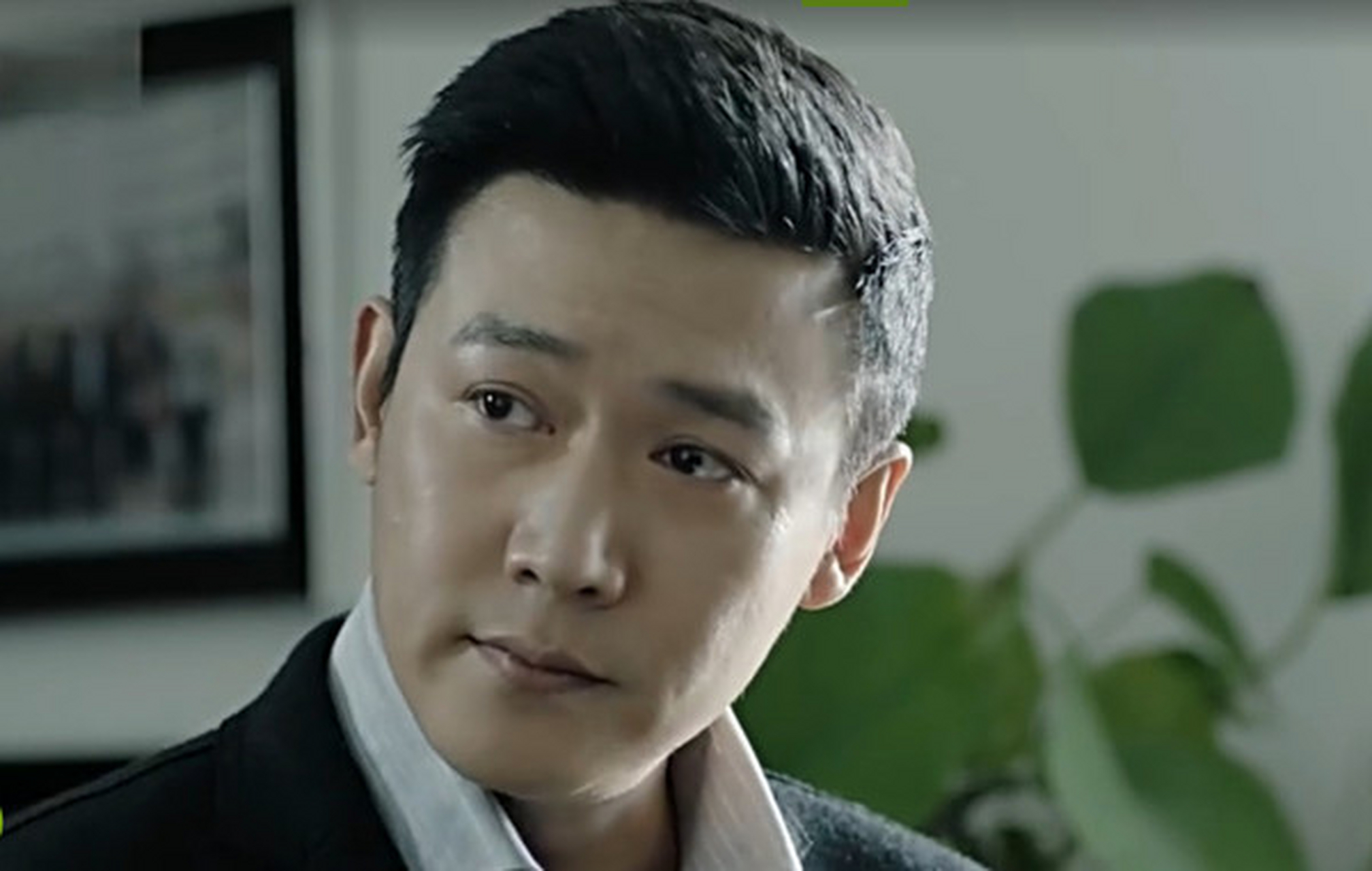有一次,陆毅被主持人问到:"你之前拒绝出演过《人民的名义》真的是