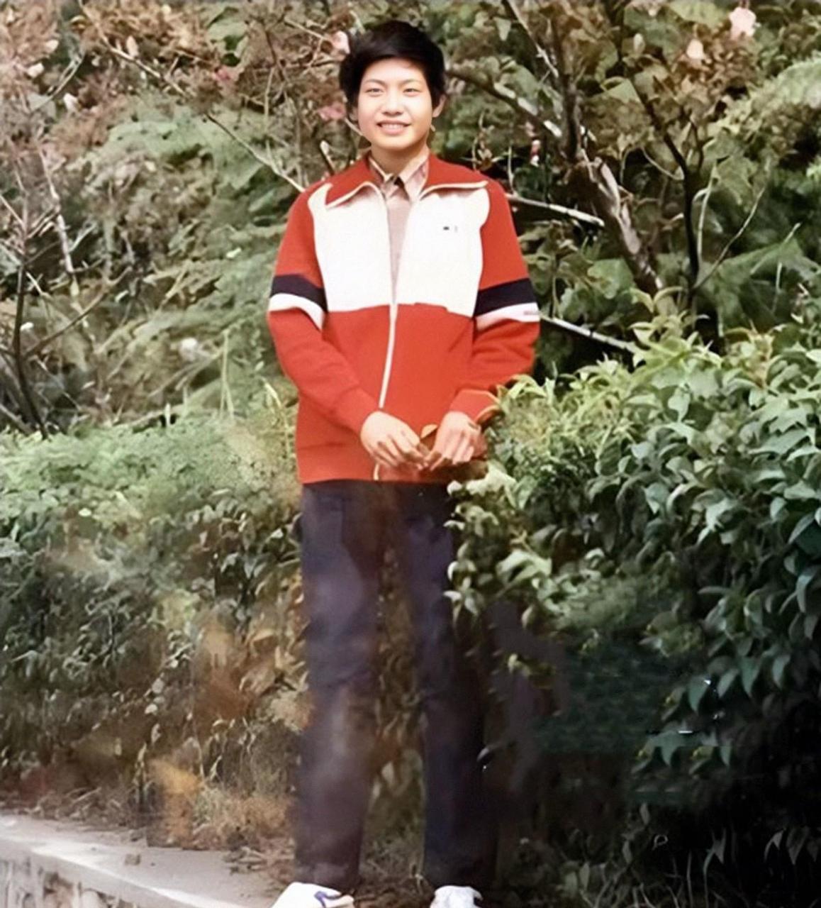 1988年,18岁的雷军考入武汉大学计算机系.