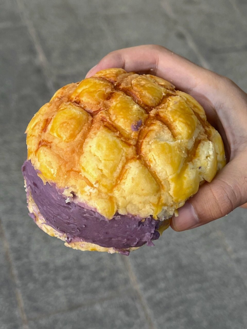 芋泥菠萝包的魅力:四方坪的味蕾盛宴  对于喜爱芋泥的粉丝来说,这款