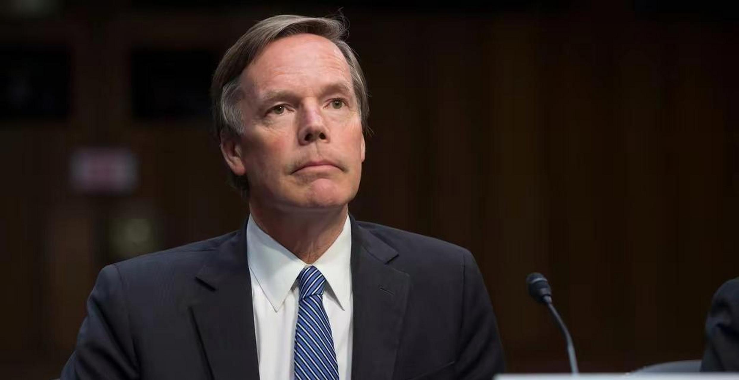 美国驻华大使伯恩斯近来频繁乘坐中国高铁,似乎对这种交通方式情有独