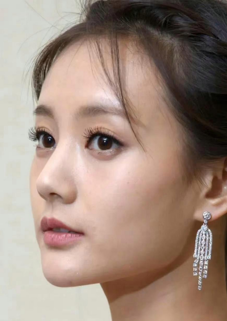 网友;李一桐这皮肤这颜值即便是生图也太赞了!