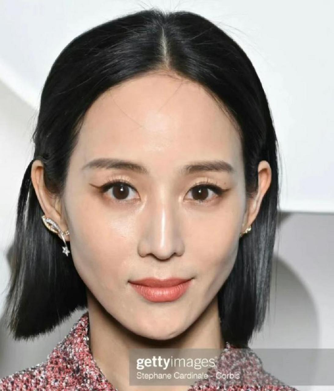 原来女明星的眉毛也会画得不对称啊! #娱乐最前沿