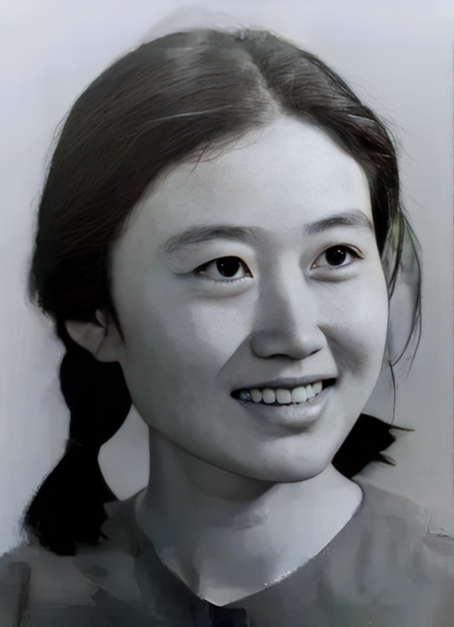 谢小沁,上将和谢富治的女儿,哈军工毕业后成为一名通信兵,过着非常