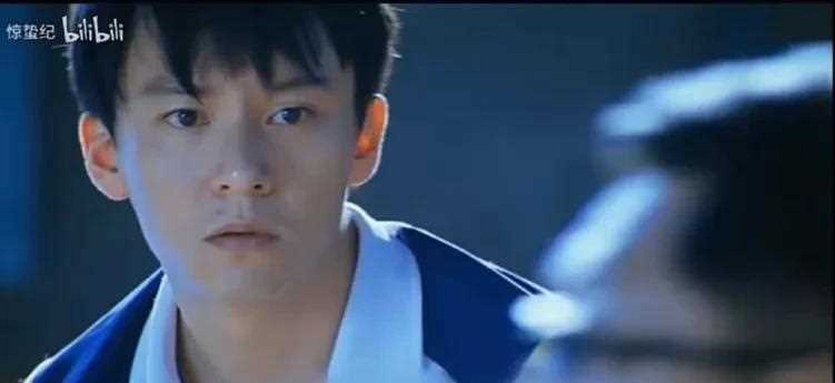 年轻时的张震完全平平无奇,脸上会出现类似秦昊秦俊杰等人的影子.