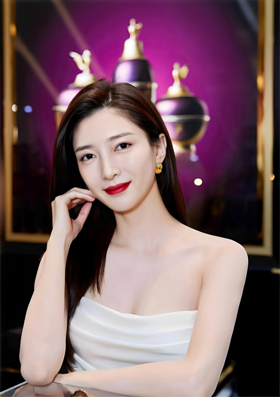 年轻的时候,江疏影也很有魅力.