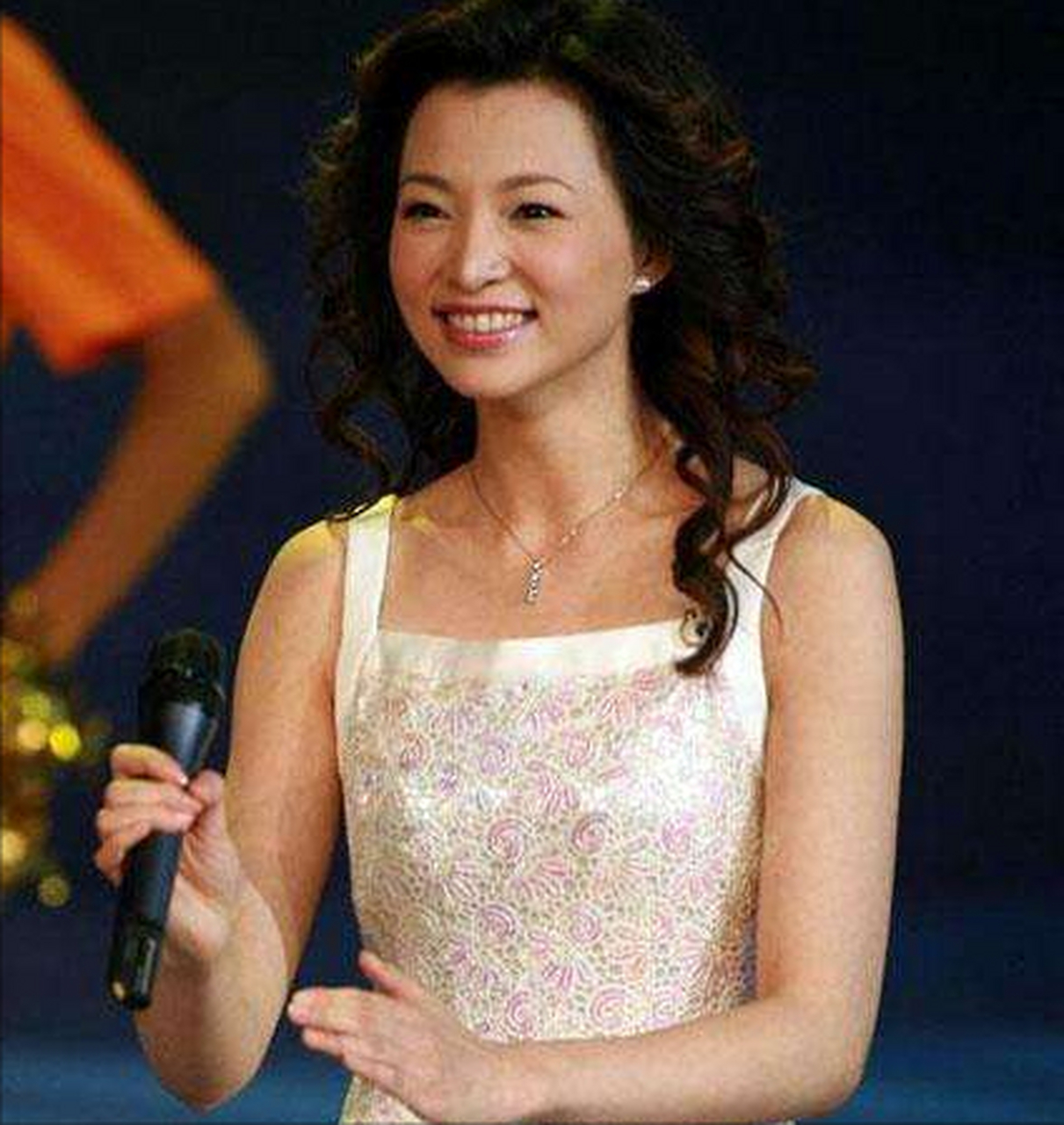 密春雷的妻子董卿!