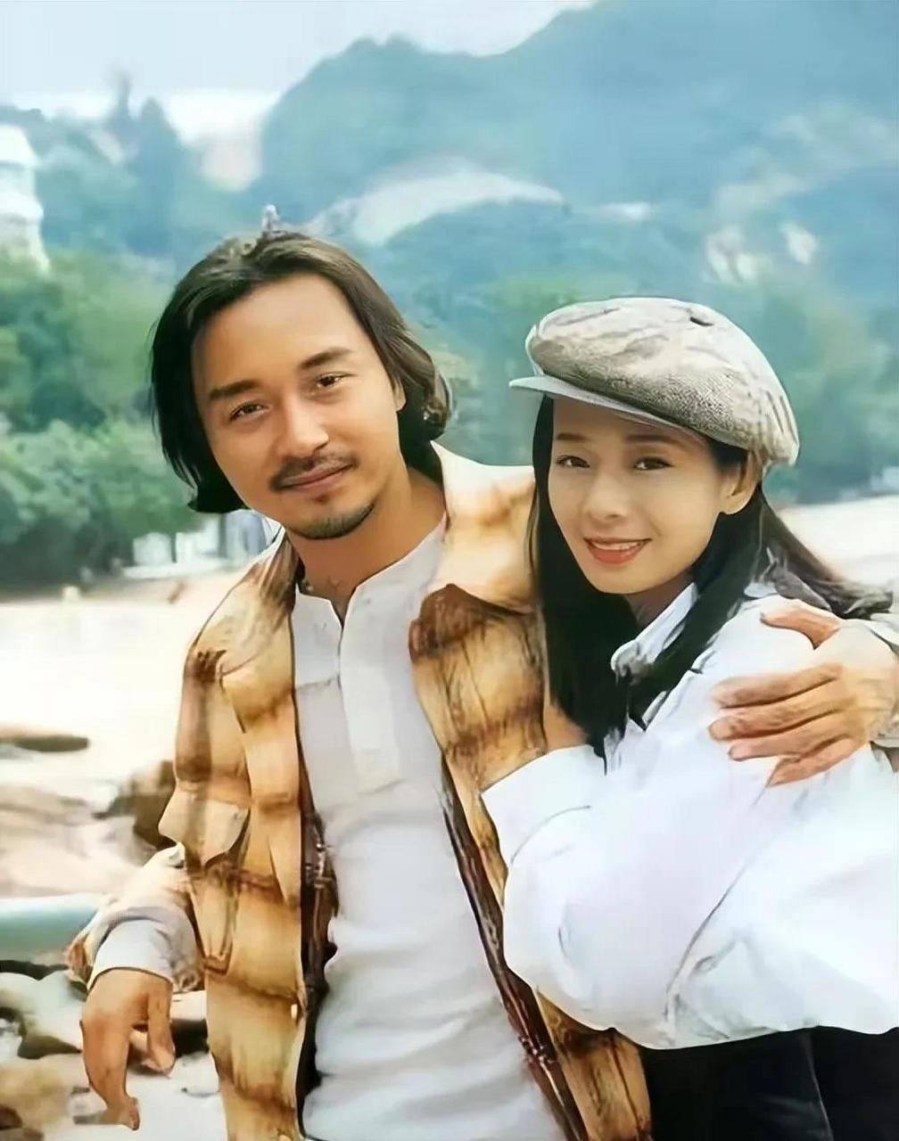 2003年,张国荣跳楼前,约前女友毛舜筠喝下午茶,分开时,他拉着毛毛的手