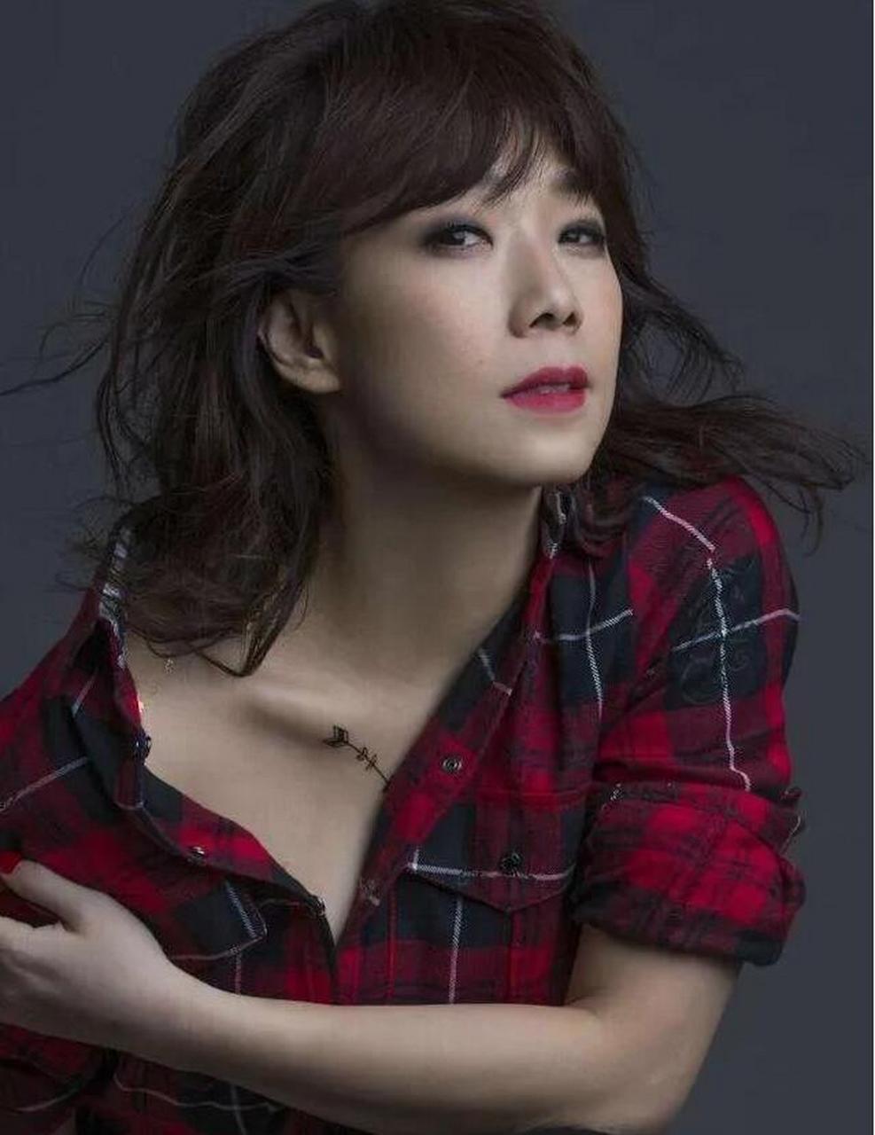 娃娃为见阿橹,台湾北京两地往返2年之久,爱情持续两年,最终以分手收场