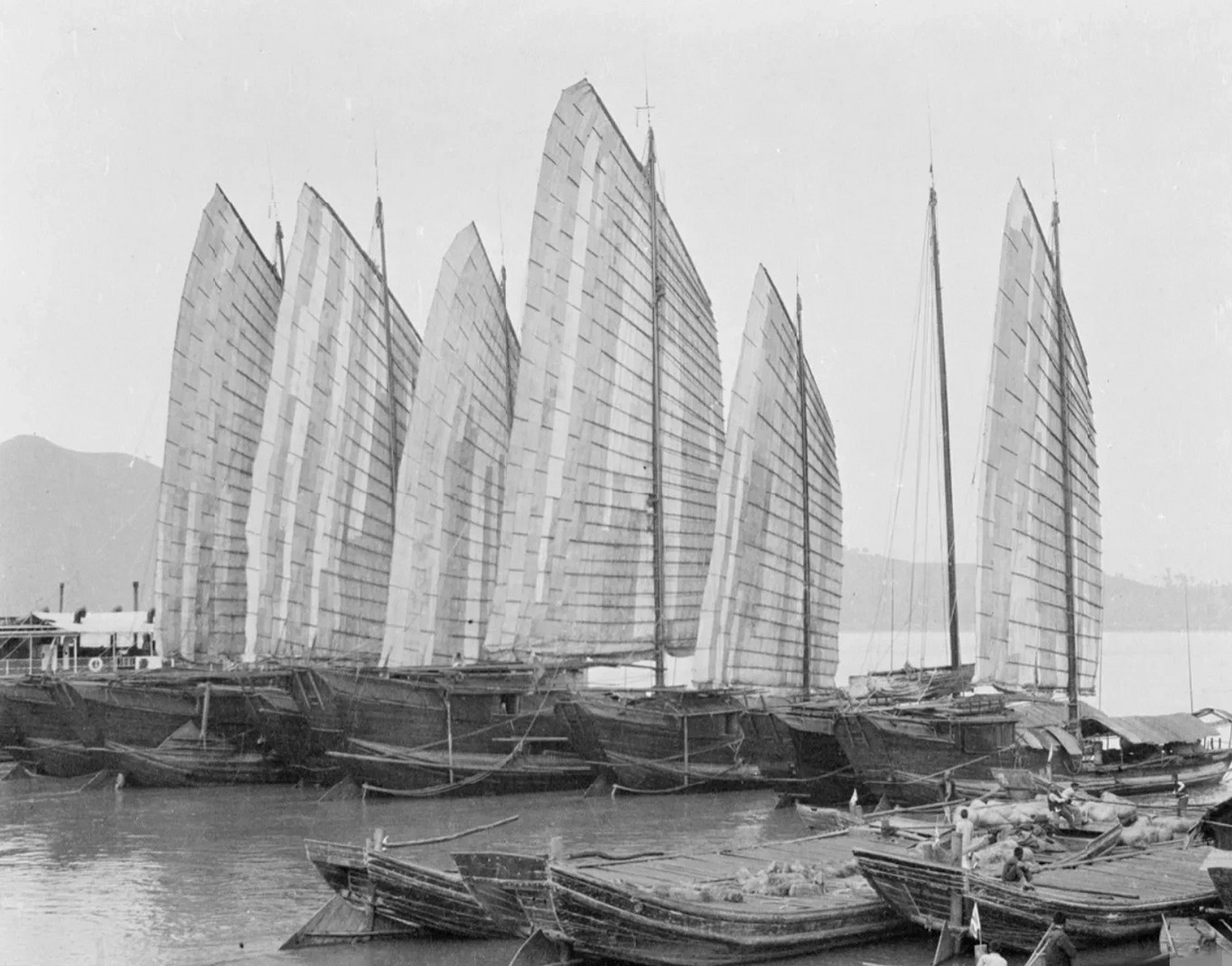 热榜之我见#这是1917年的重庆帆船,那时候的船帆是怎么做的呢?