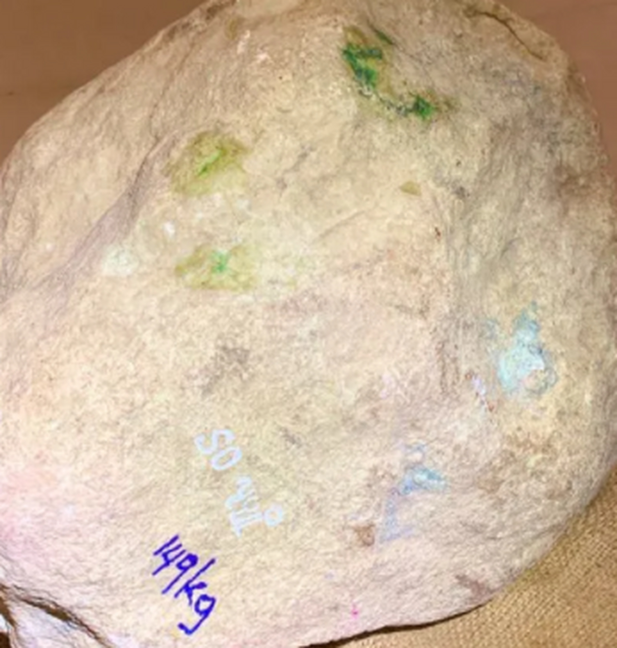 点击头像看直播##翡翠原石# 木那场口黄岩沙皮壳,148.9公斤.