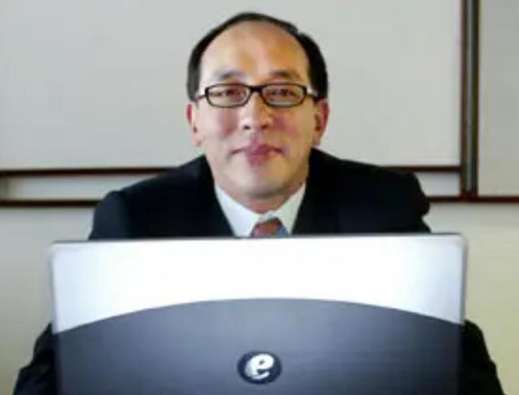 2004年,富商许立信卖掉公司,给140名员工每人分400万