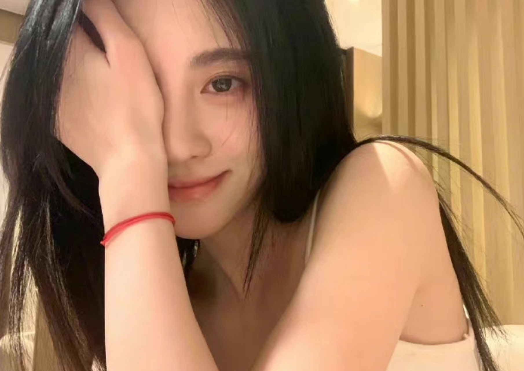 清纯甜美,娇艳欲滴的#鞠婧祎# 五官精致,眉清目秀,身材玲珑,小鸟依人