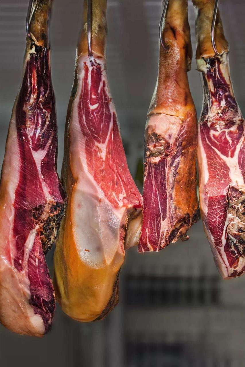 威宁火腿是贵州省毕节市威宁彝族回族苗族自治县的特产,威宁火腿是