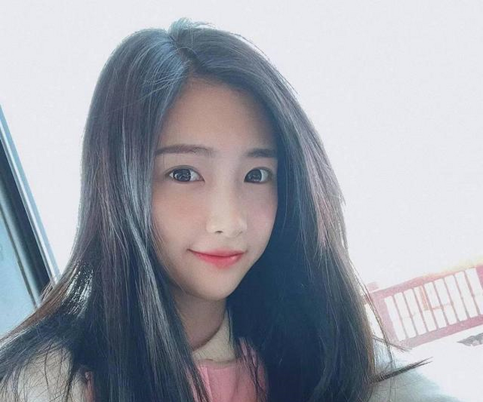 5月11日,在全网颇有人气的红人小哈妹将于21:00正式开启陌陌回归首秀.