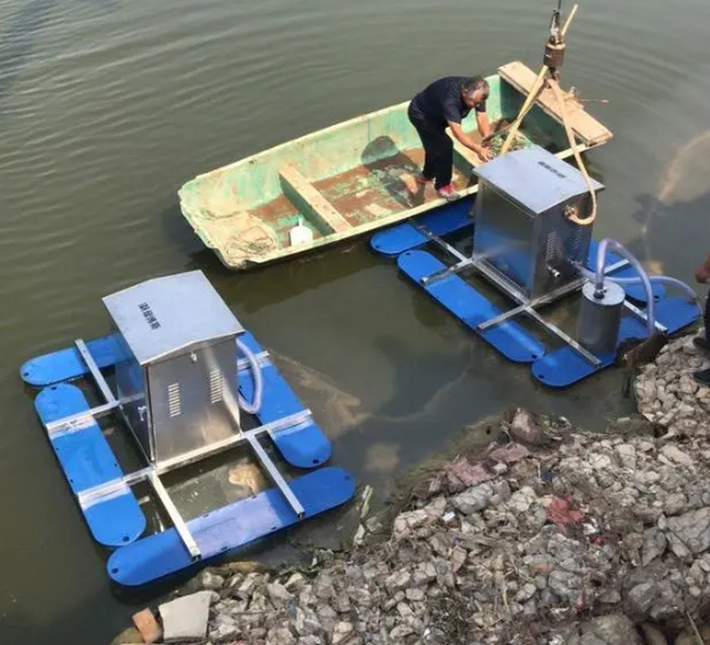 微纳米曝气机 提水式曝气机工程应用  提水式曝气机采取优美的外观