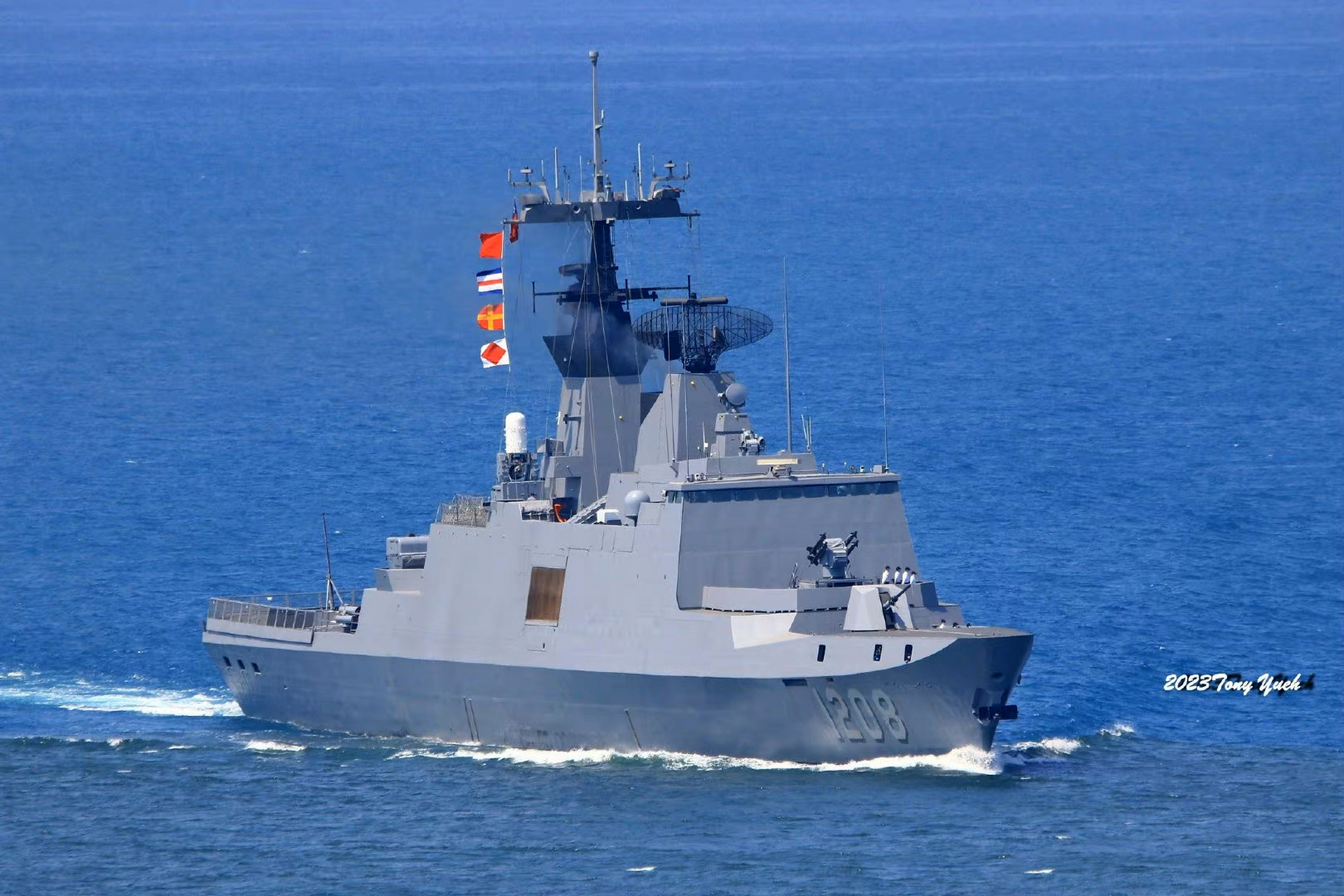 东南某省装备的班超舰和承德舰,前者是成功级导弹护卫舰,后者是康定级