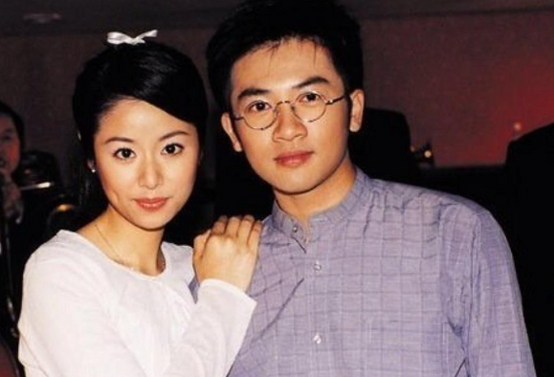 回顾一下,2000年电视剧《情深深雨蒙蒙》剧照