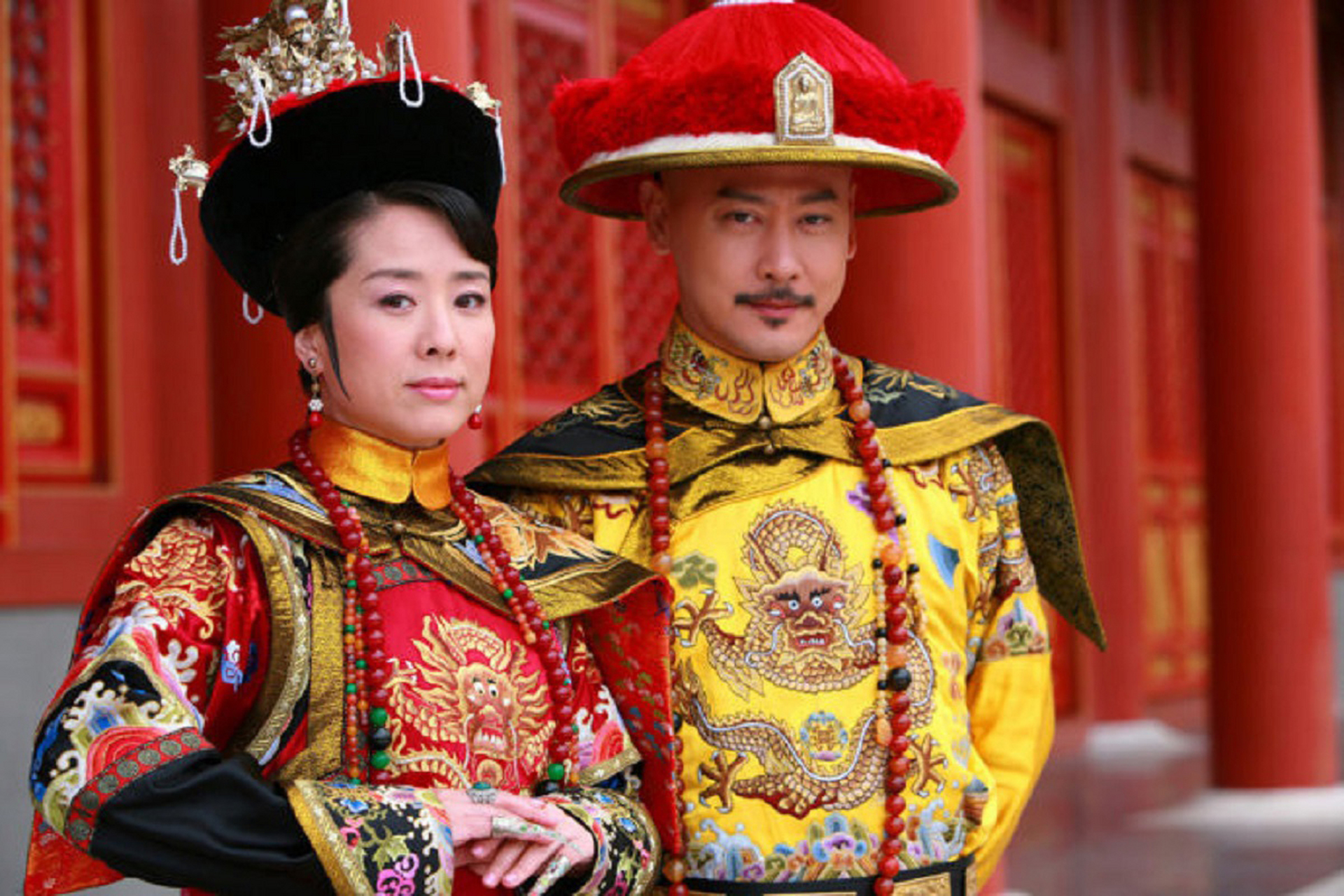 2005年,一件破烂的袈裟在拍卖会上流拍了,幸运的秦先生,以9万元的价格