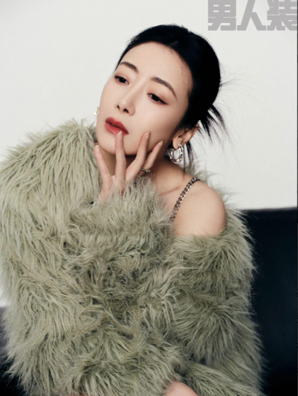 48岁陈紫函登《男人装》,大方展示事业线,散发成熟女人韵味 "古装女王