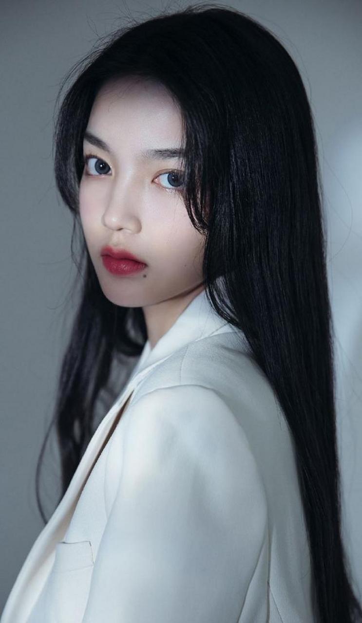 长发西装美女,气质高冷