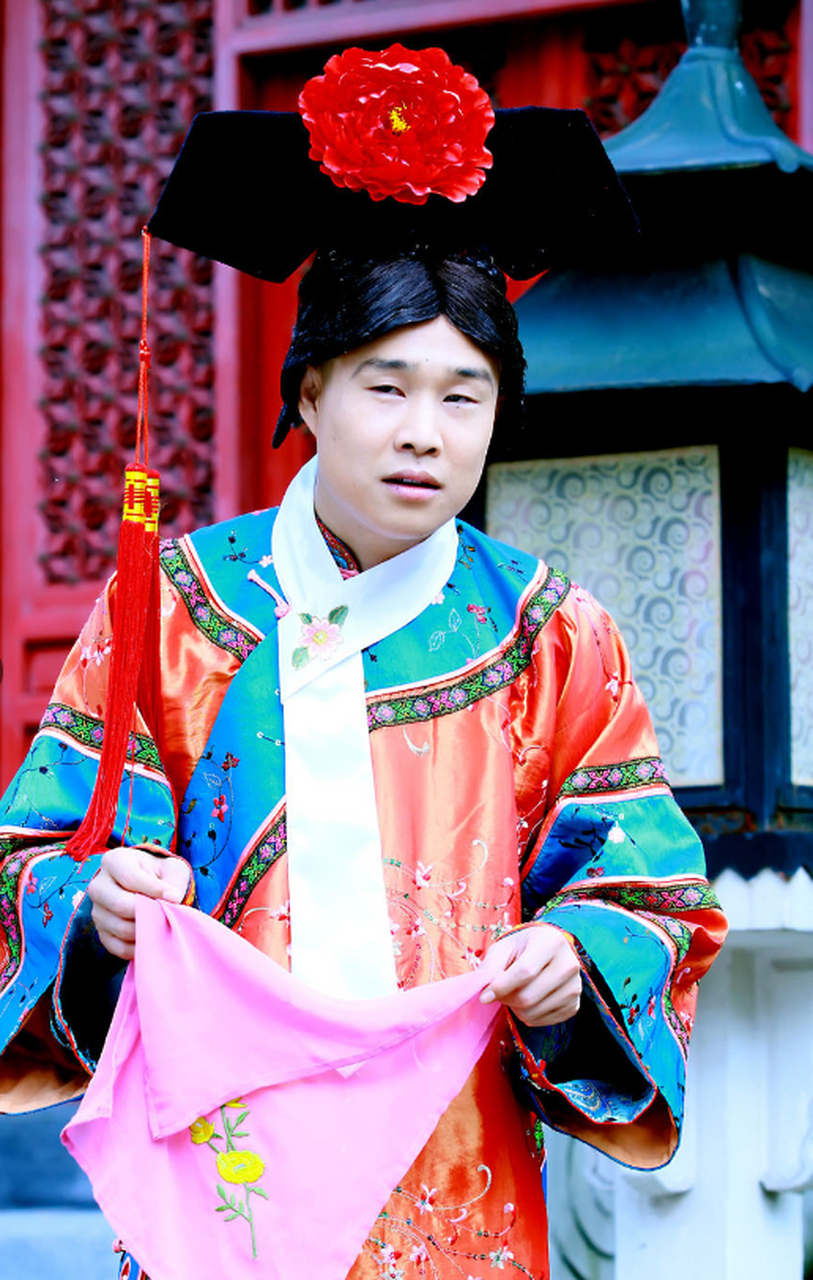 当年,小沈阳凭借小品《不差钱》爆红,一年光商演收入就超过了2.6亿!