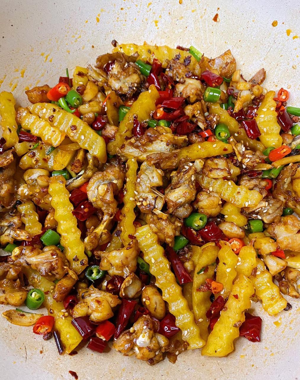 麻辣干锅牛蛙麻辣过瘾好吃到舔手指|||?