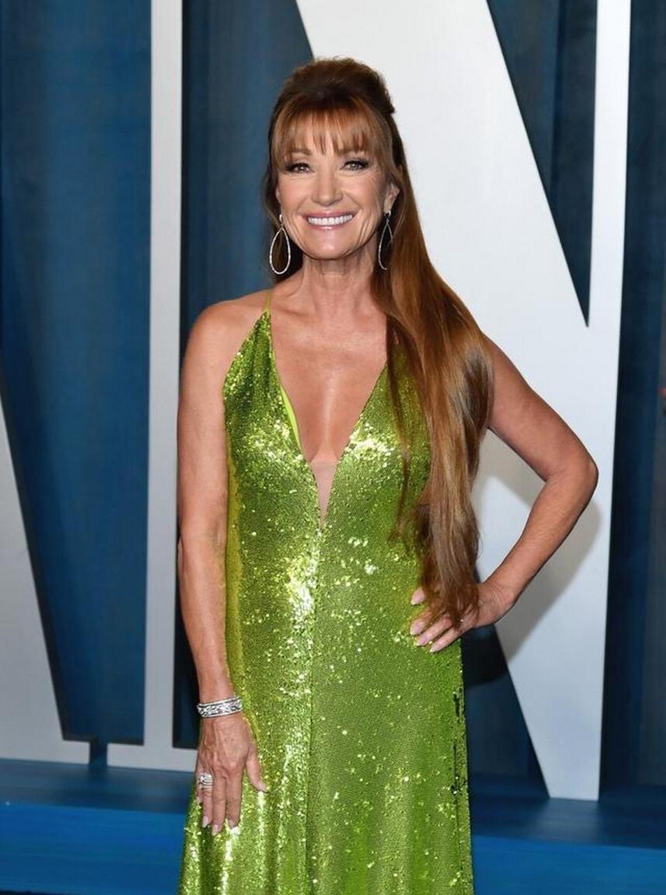 第94届奥斯卡vanity fair派对 珍-西摩尔绿色吊带亮片裙闪耀夺目