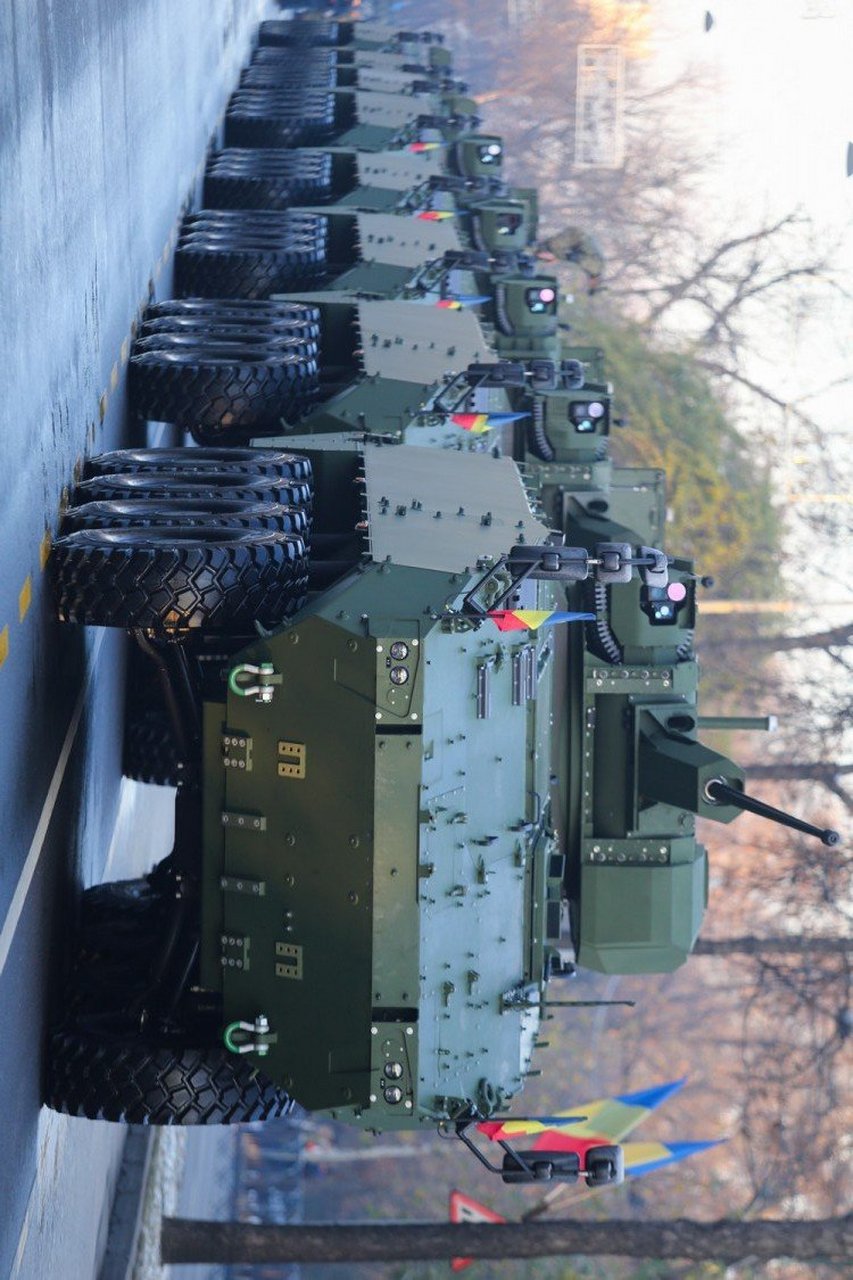 锯脂鲤iii一炮打响,极为畅销, 差不多是世界上最早的8×8型轮式装甲