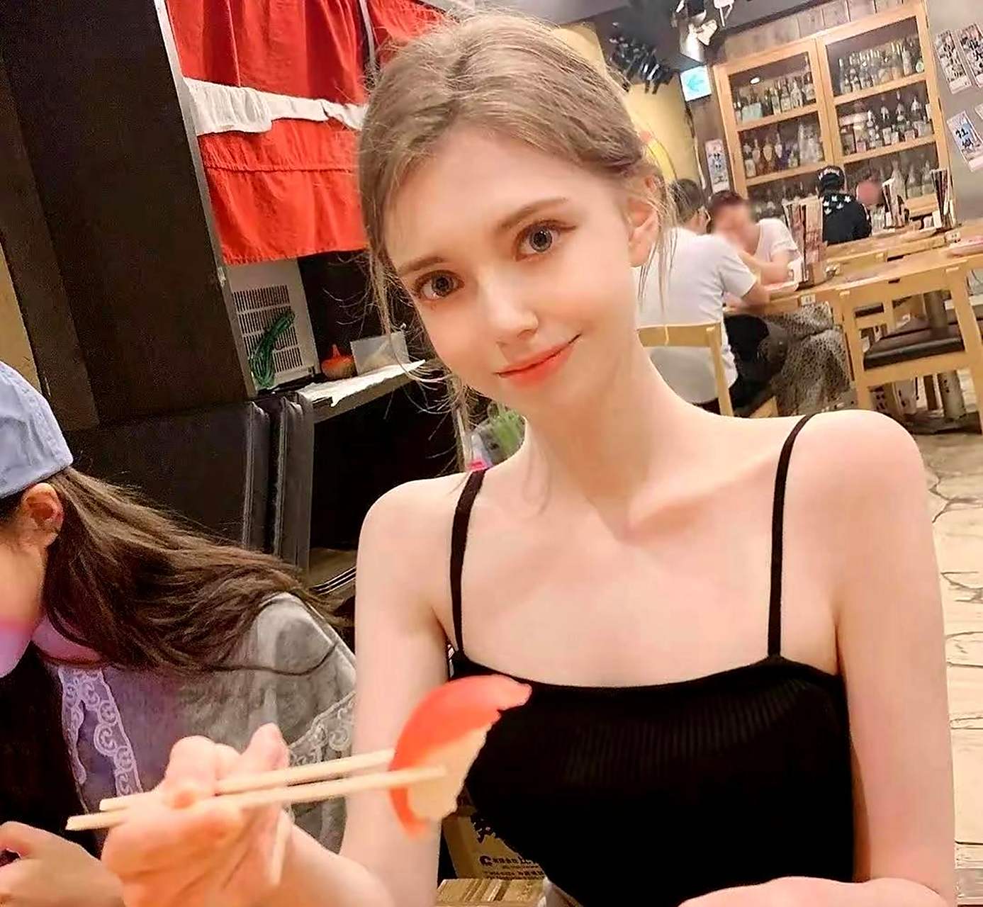 chloe是一位德国小仙女,她美得让人感觉有些超凡脱俗.