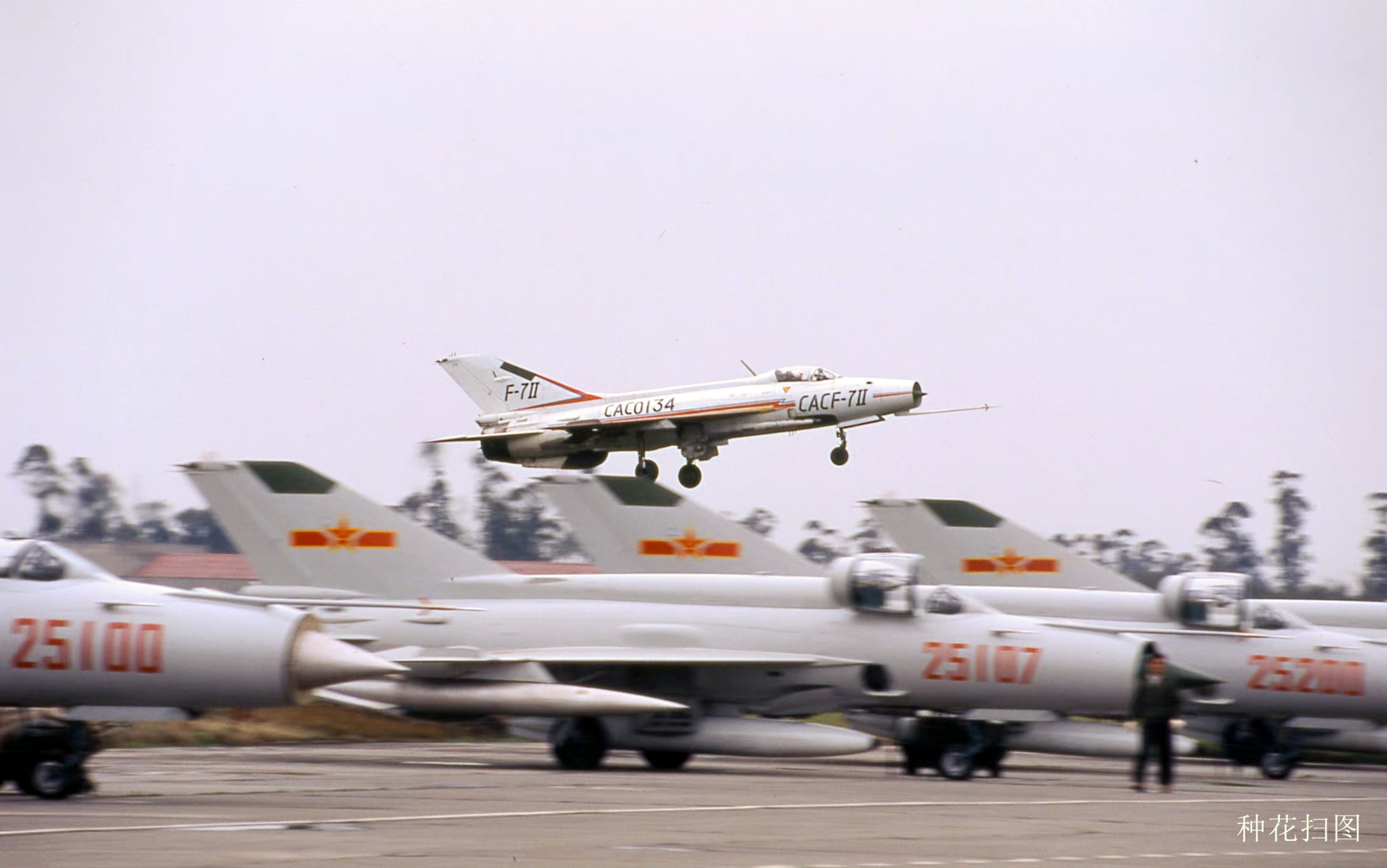 上世纪80年代,航空工业成飞的老照片,当年图片中的机型是成飞能生产最