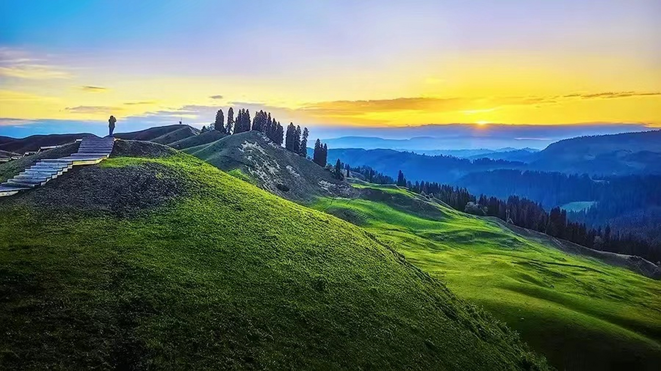 库尔德宁位于中国新疆巩留县东部山区,距离县城约88公里.