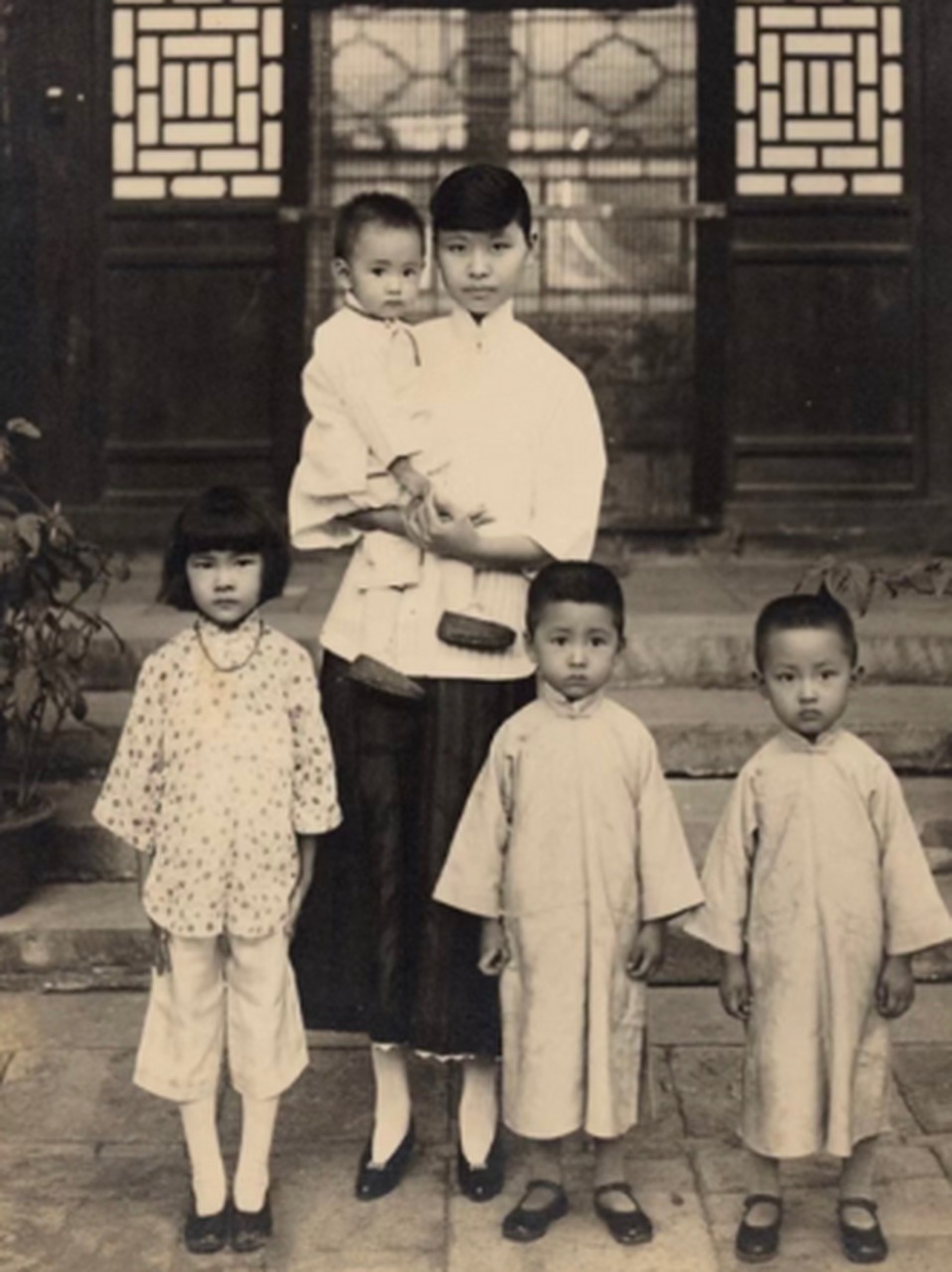 林徽因的二娘程桂林与其子女的合影!