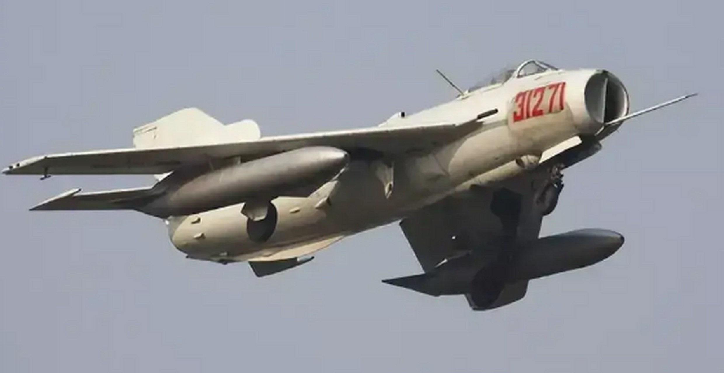 本次演习,我军出动的兵力规模无疑是空前的,出动