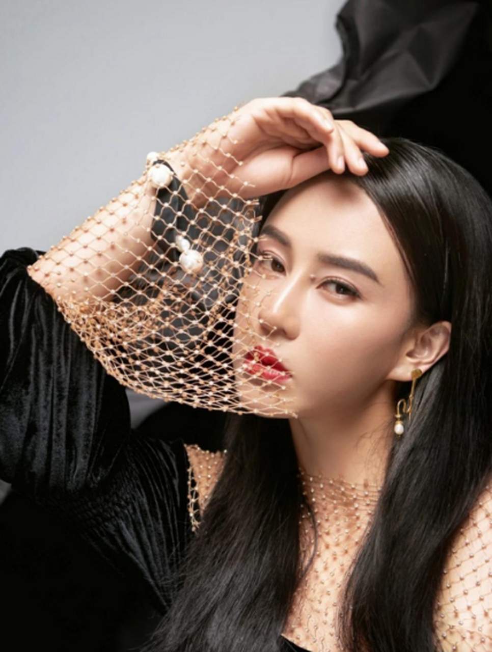 瑜伽女神-母其弥雅,还记得她在电影功夫瑜伽里的精彩表演吗