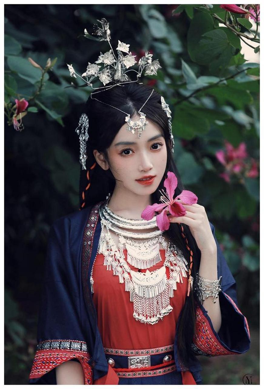 苗疆姑娘要给你下蛊,永不分离,你愿意和她在一起吗