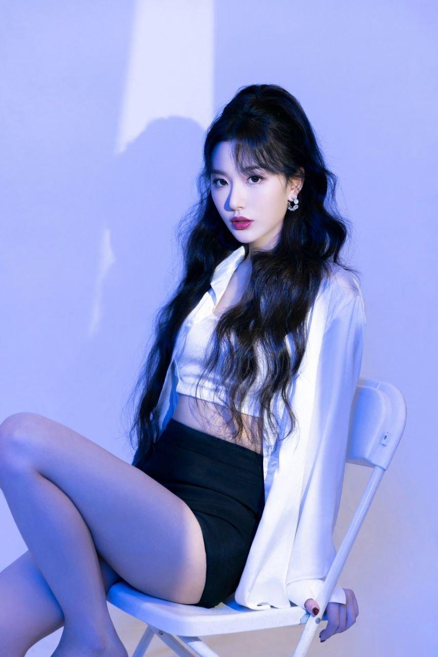 孔雪儿 高跟鞋大长腿真好看啊