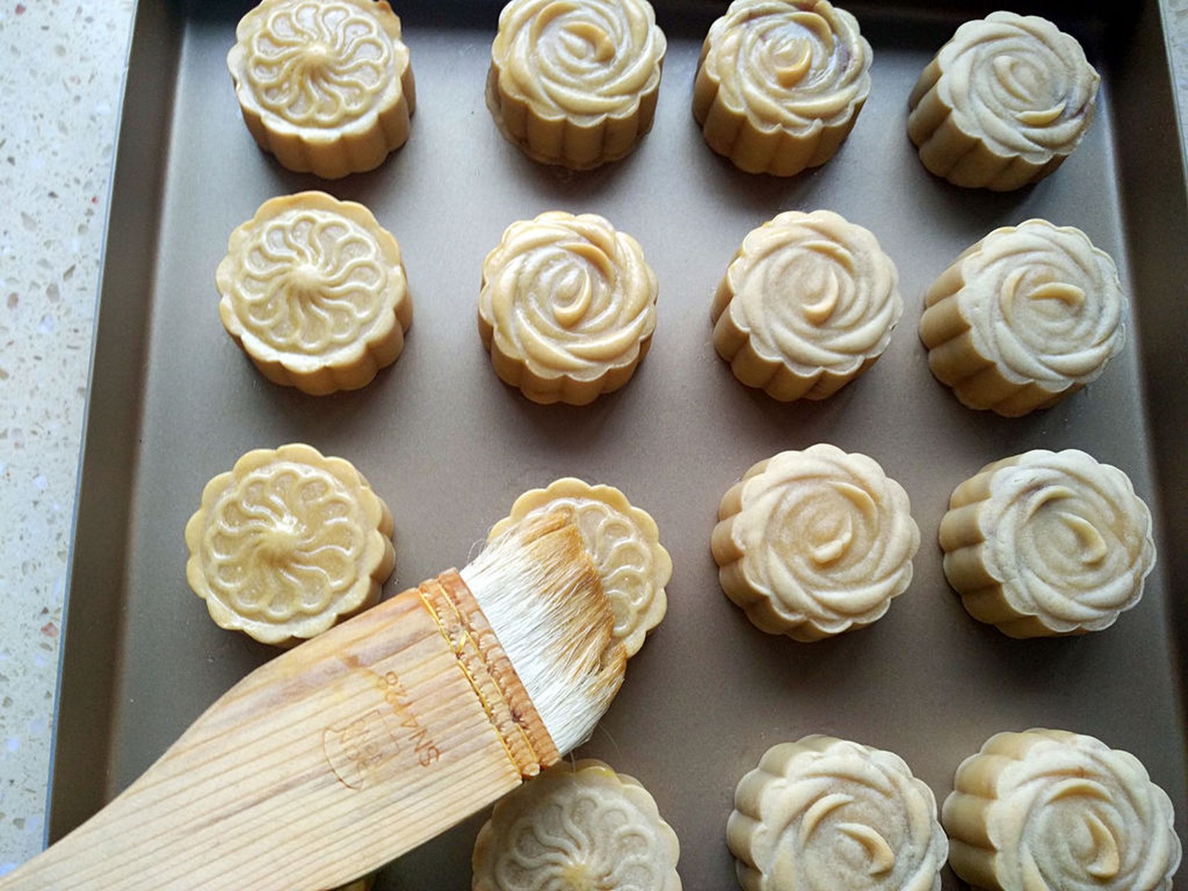 低糖板栗月饼 广式月饼是广东省汉族特色名点之一,在中国南方地区