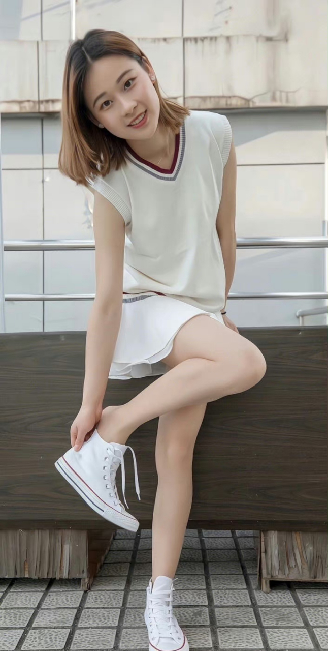 学妹在天台踮脚眺望