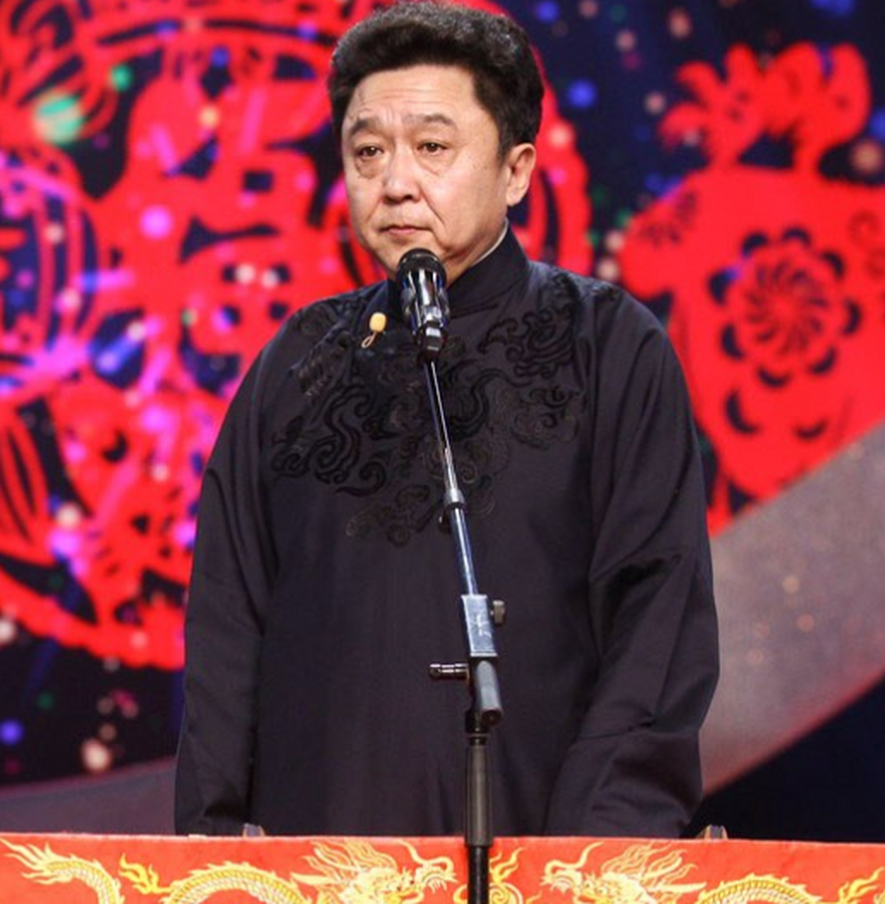 "身价上亿"岳云鹏,曾一度被师兄弟排挤,如今家底远超于谦.