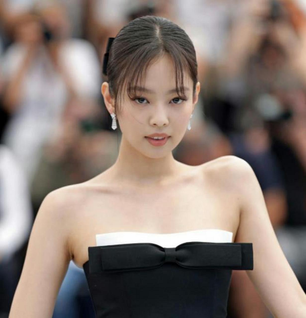 jennie露脸戛纳红毯,生图是这个状态,大家觉得怎么样?