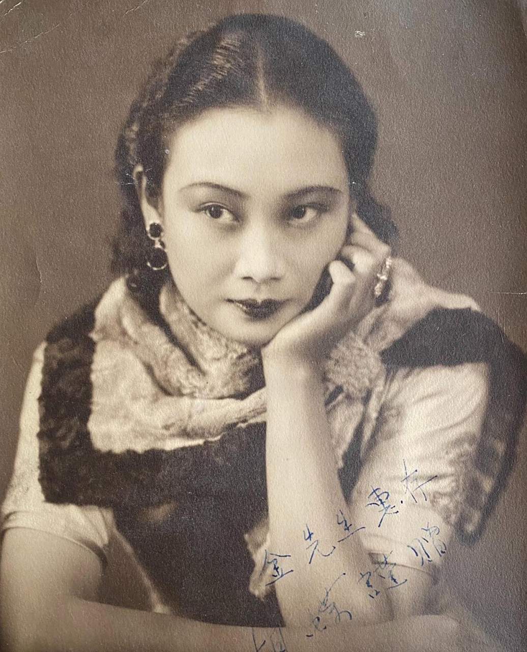 民国影后胡蝶, 戴笠曾用"金先生"的别名和她有过恋情.