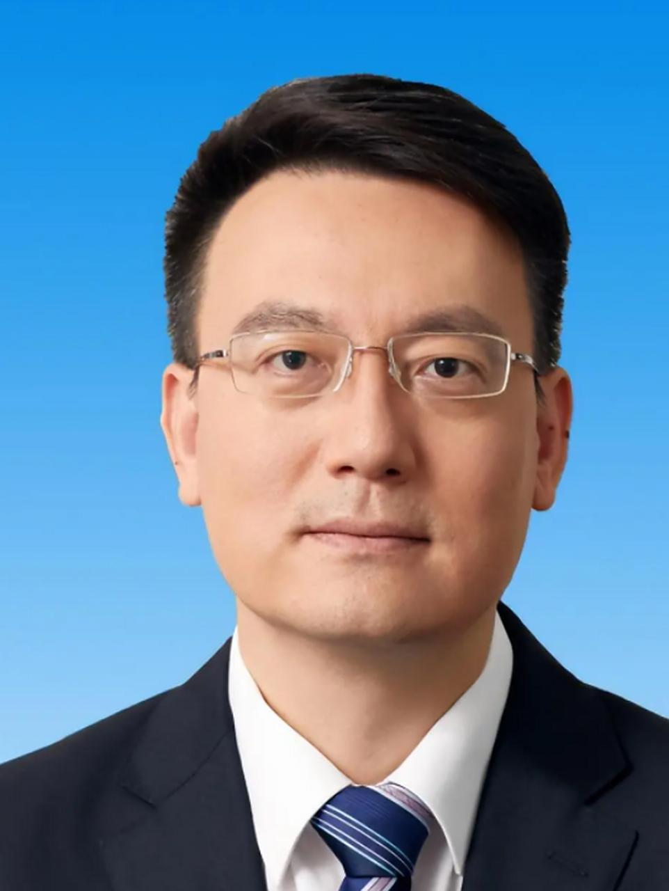 海南副省长顾刚火了,长了一张国泰民安脸,个人履历与众不同 公务员是