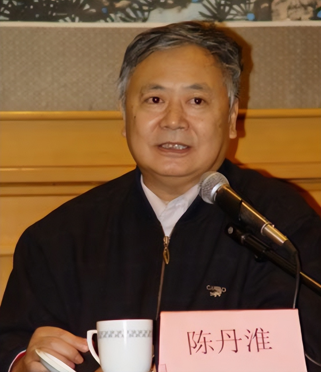 60年代初,陈丹淮考入陈赓大将创办的哈工程,这是我国顶尖的军校,学习