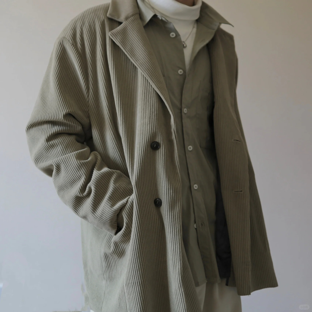 暖冬来一口薄荷绿|灰绿西装无性别叠穿 今年真是暖冬了 羽绒服可能都