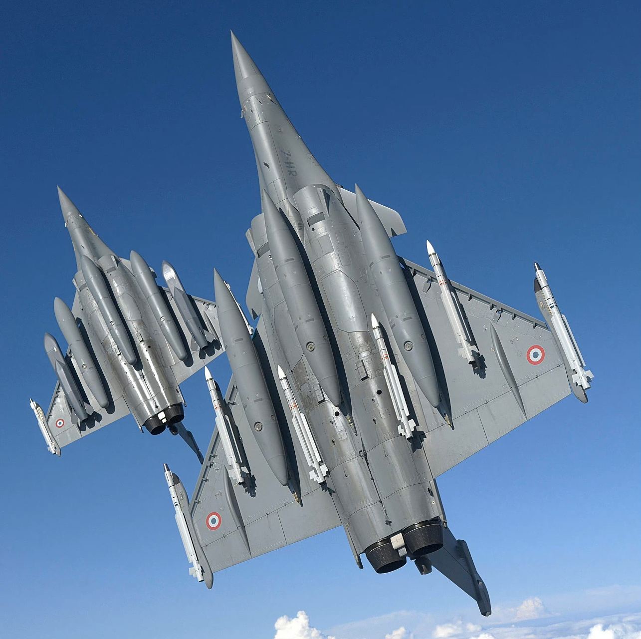 这么多年,终于知道法国阵风战斗机的机炮在什么位置了.