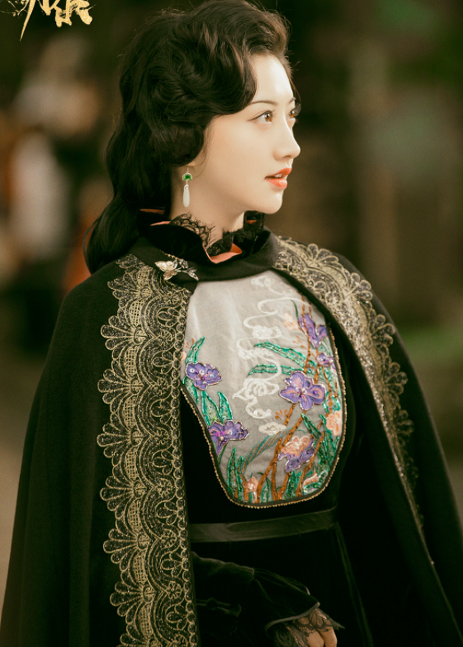 景甜这套旗袍,实在是太贵气了