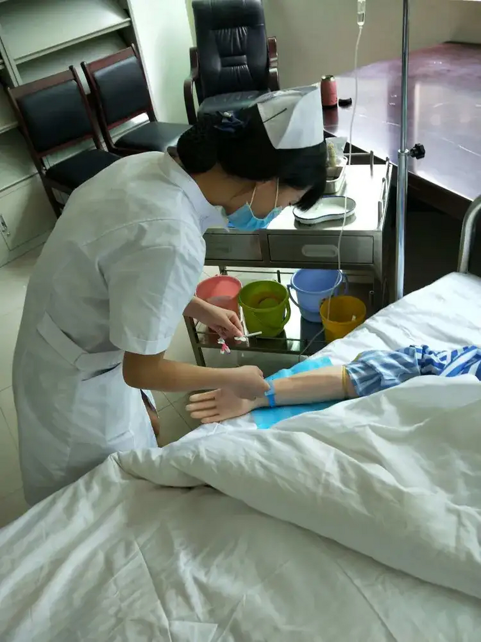 近期,一位怀孕26周的患者因1天的腹部下坠感加重3小时,同时出现规律性