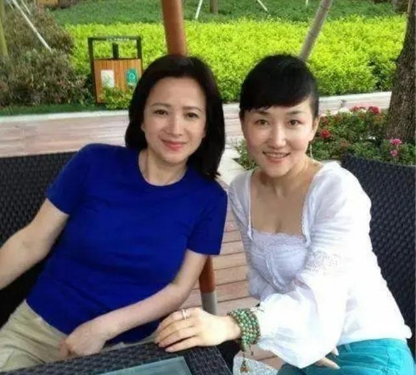 后来在同许亚军一起拍摄电视剧《风荷怨》的时候,何晴发现浓眉大眼