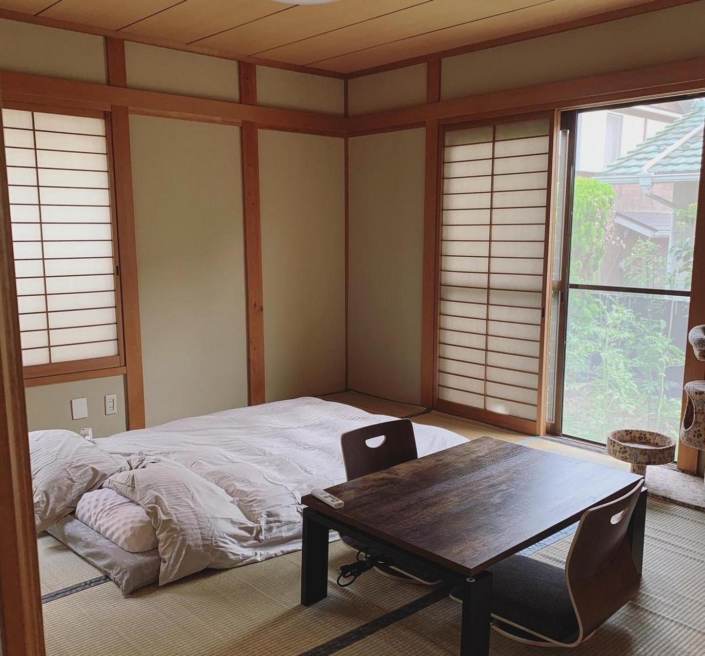 "和室",榻榻米,唐代时期传入日本,因"和静清寂"的意境,成为日式风格的