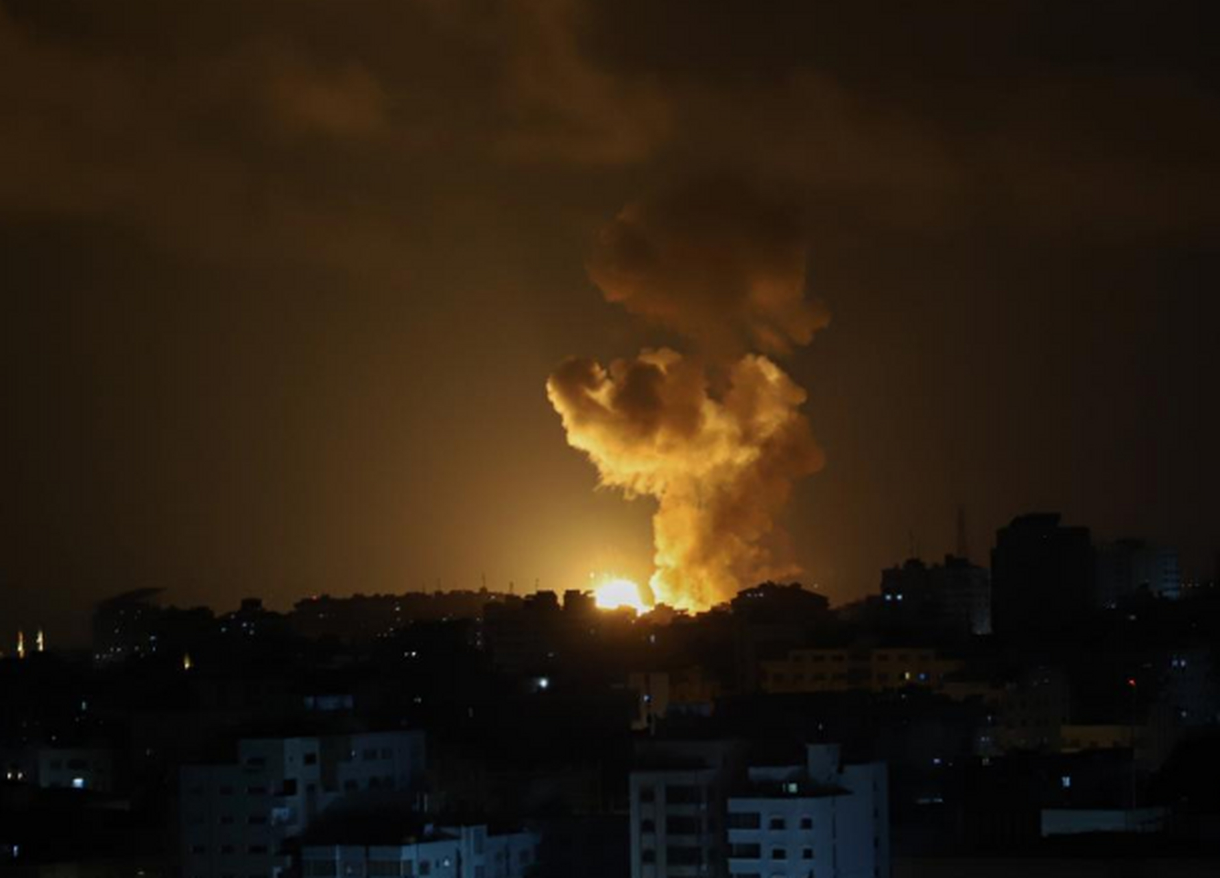 以军空袭加沙地带多个军事目标,)以色列国防军2日夜间出动战机对加沙